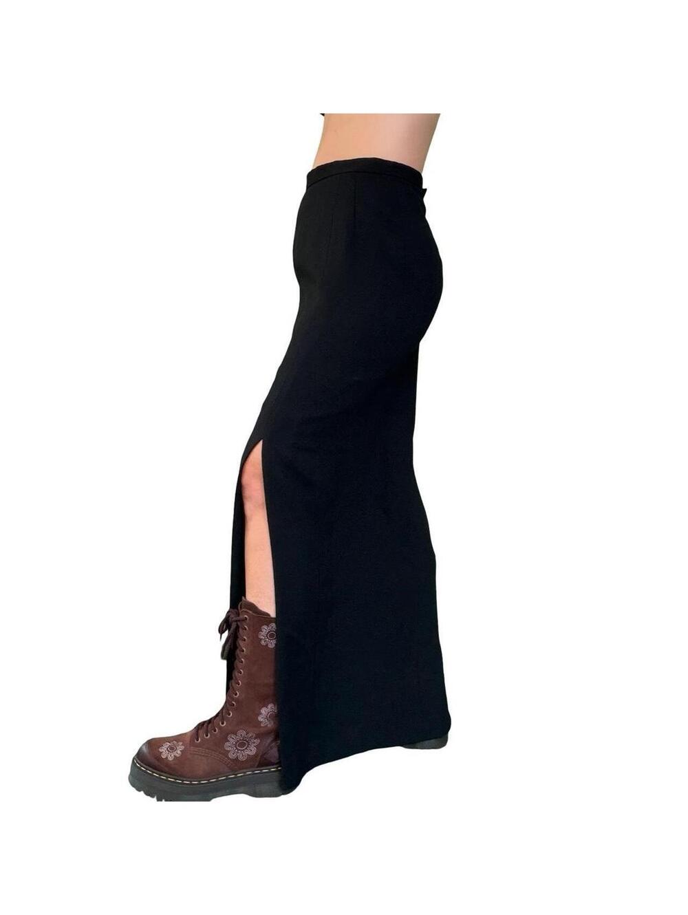 Y2K TRAD GOTH MINIMALIST SKIRT